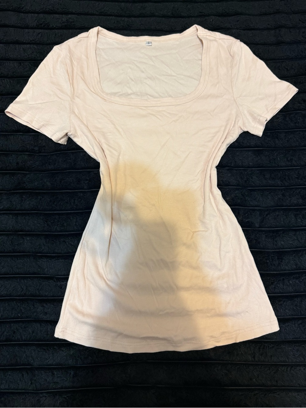 Women’s Scoop Neck Short Sleeve Top in Light Pink